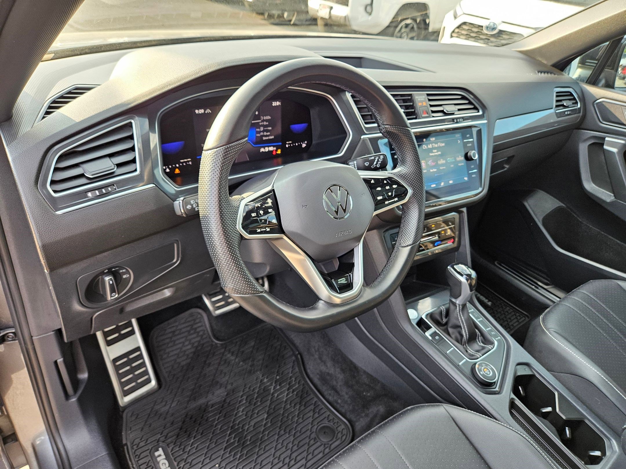 2023 Volkswagen Tiguan SE R-Line Black photo 10