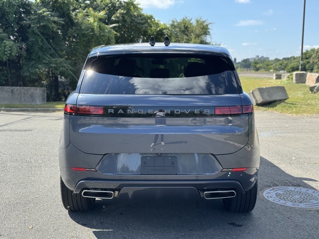 2025 Land Rover Range Rover Sport SE photo 4