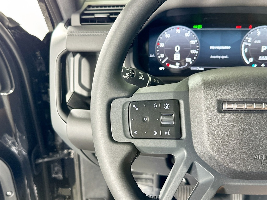 2025 Land Rover Defender 90 X-Dynamic SE photo 13