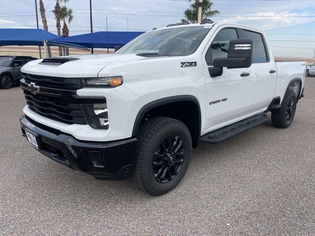 2026 Chevrolet Silverado 2500HD Custom photo 2