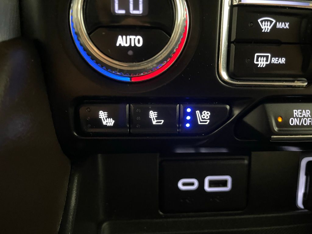 2023 Gmc Yukon XL SLT photo 28