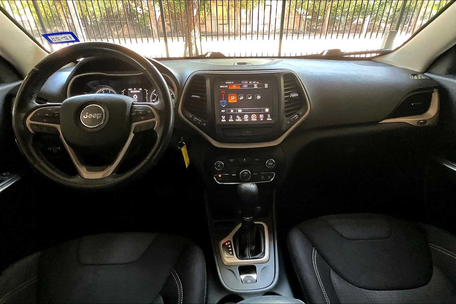 2015 Jeep Cherokee Latitude photo 14