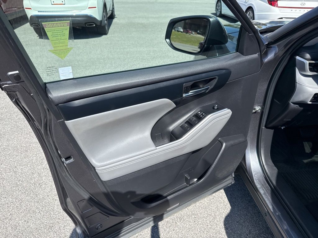 2022 Toyota Highlander XLE photo 10