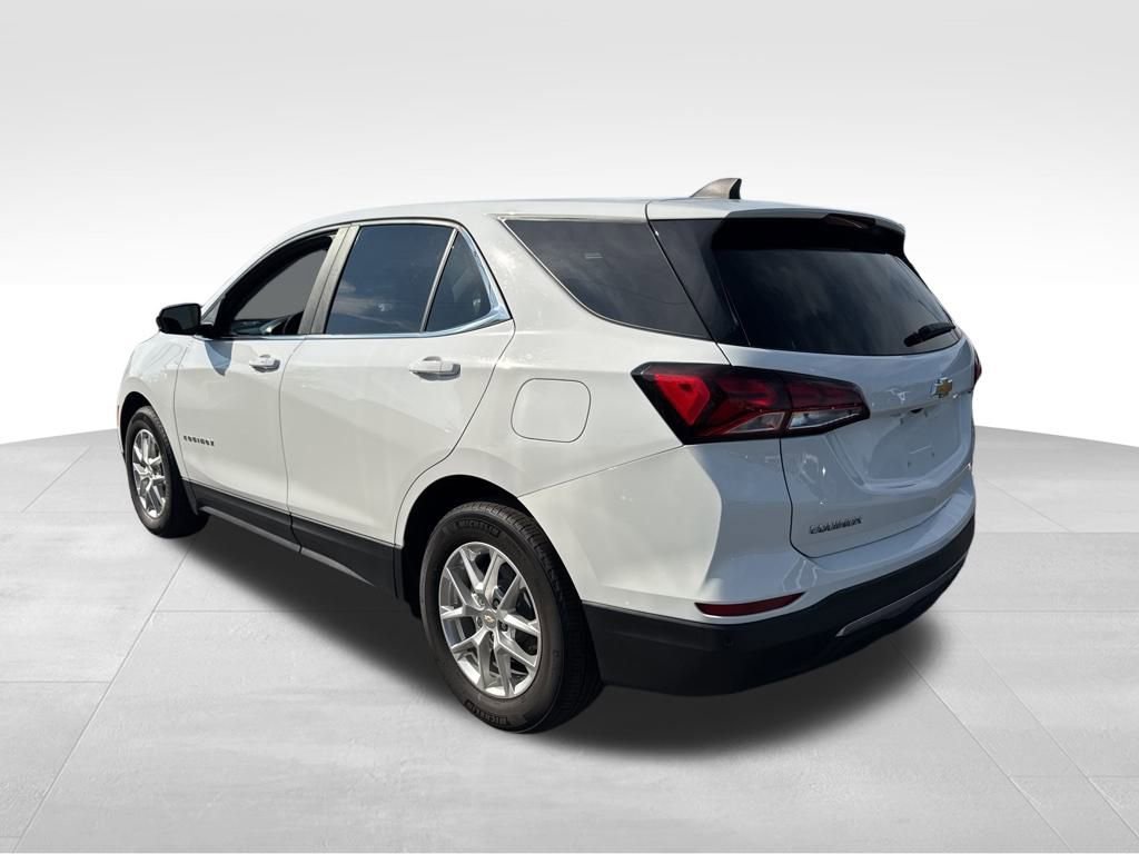 2023 Chevrolet Equinox LT photo 2