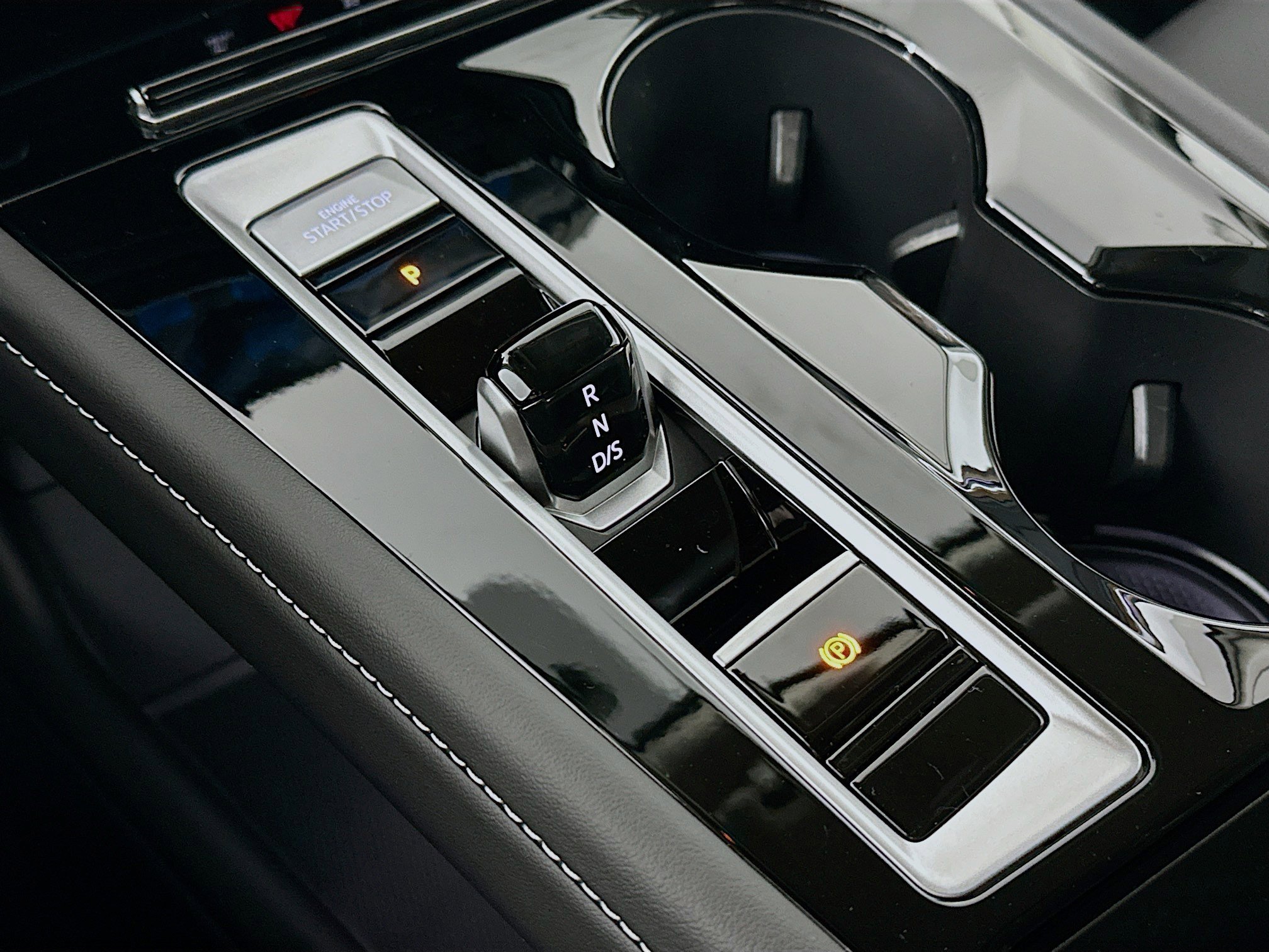 2025 Volkswagen Atlas SE Technology photo 16