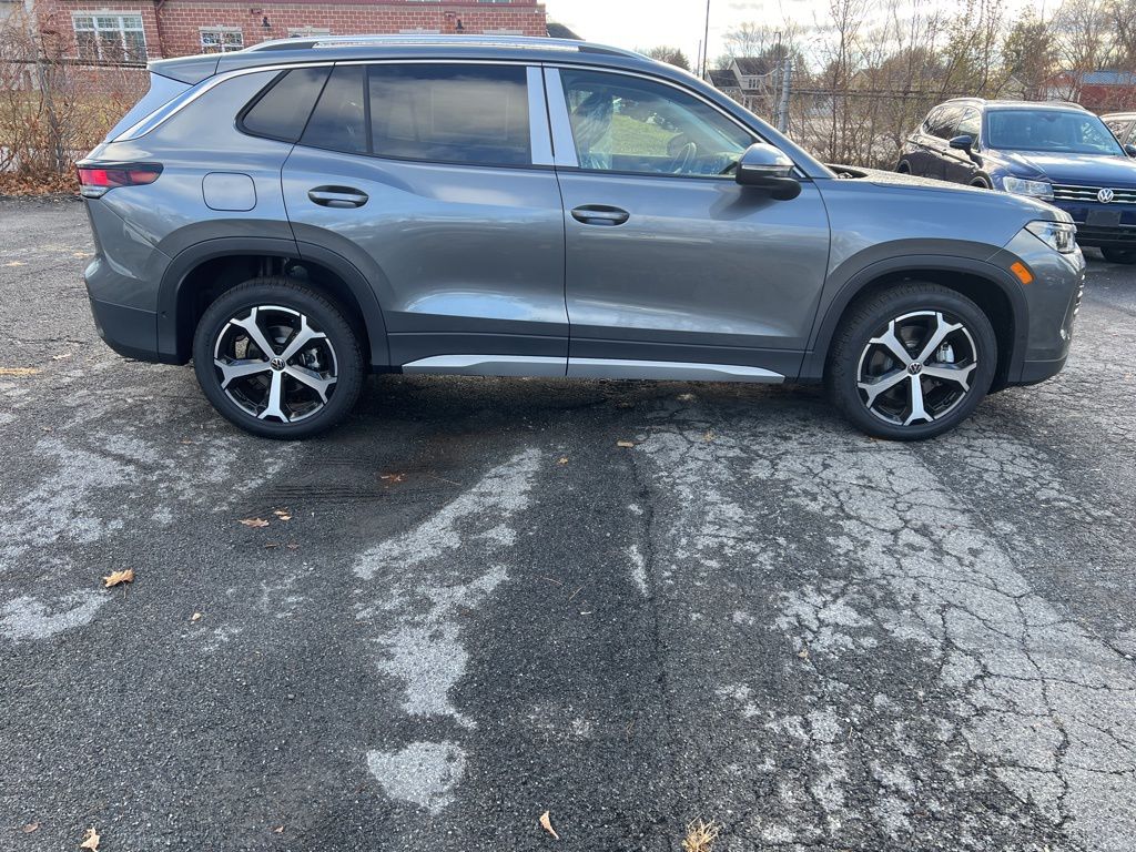 2026 Volkswagen Tiguan SE photo 4