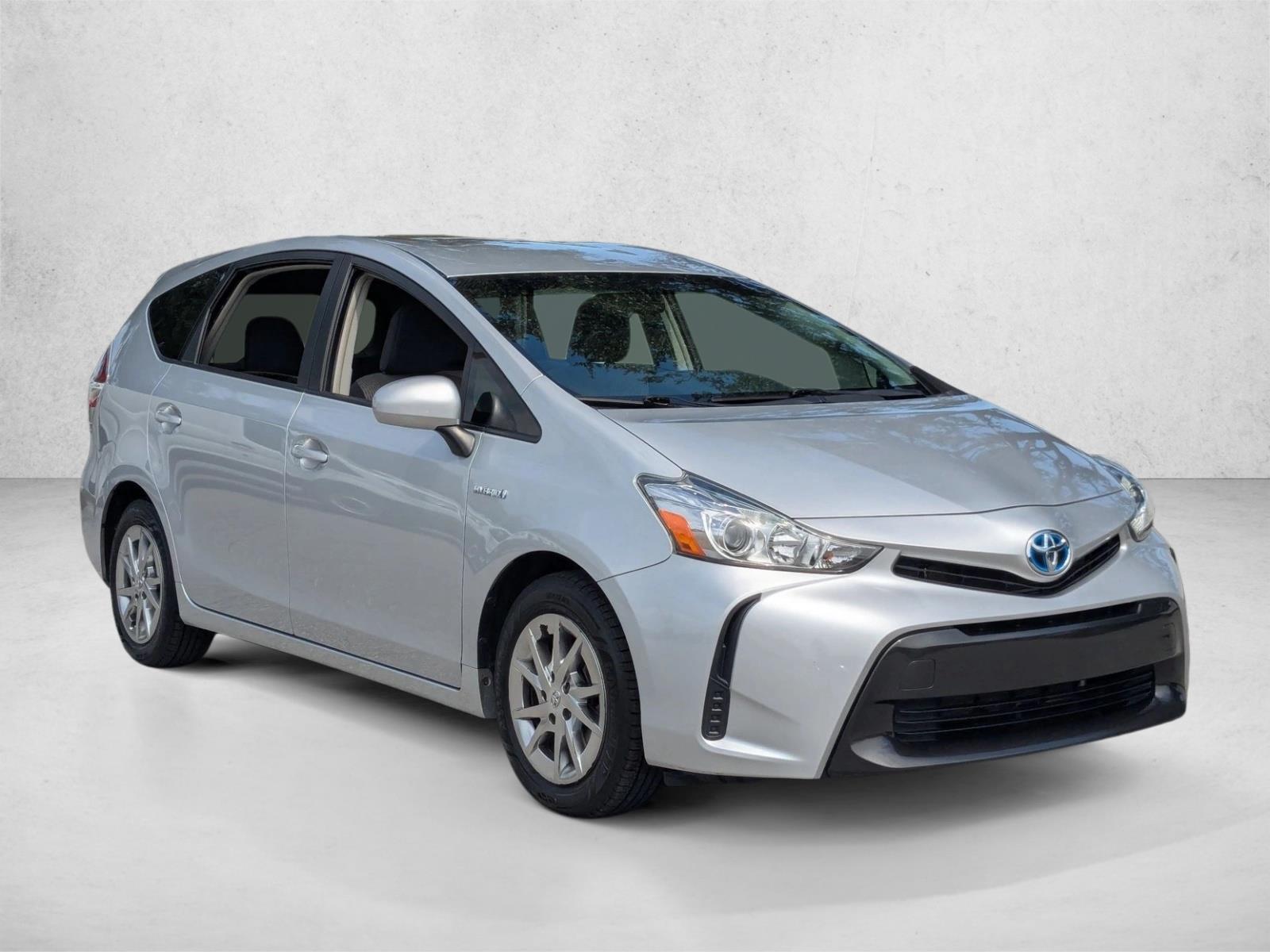 2017 Toyota Prius V Two photo 3
