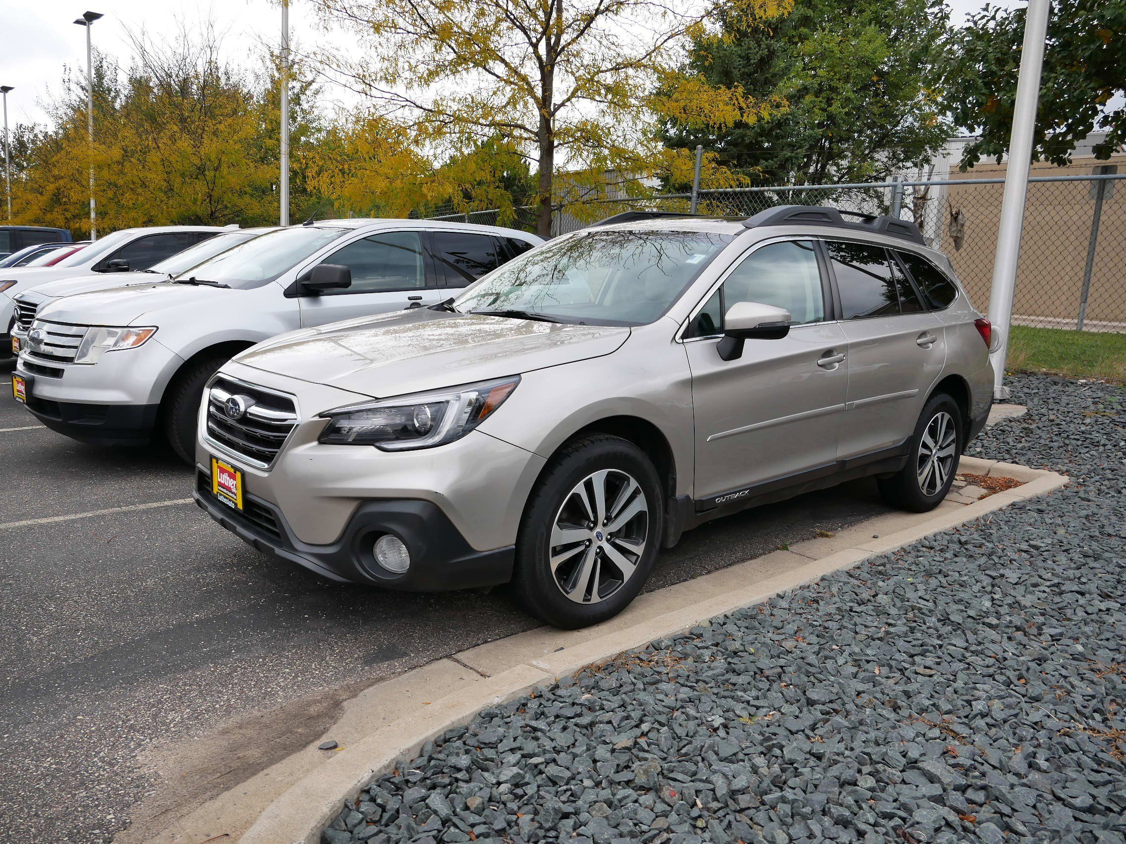 2018 Subaru Outback Limited photo 2