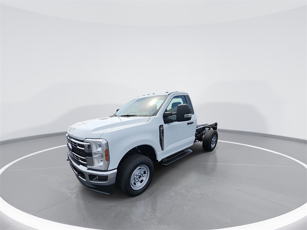 2025 Ford F-350 XL photo 4