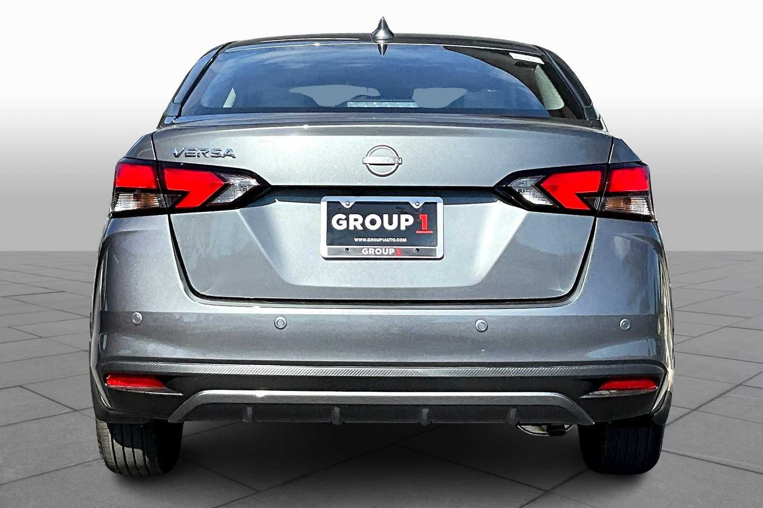 2025 Nissan Versa SV photo 4