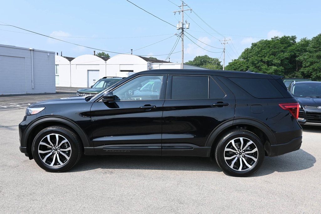 2022 Ford Explorer ST photo 2