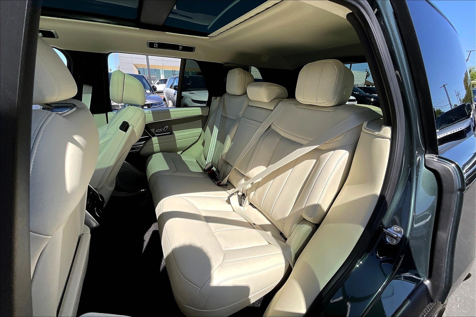 2025 Land Rover Range Rover SE photo 11