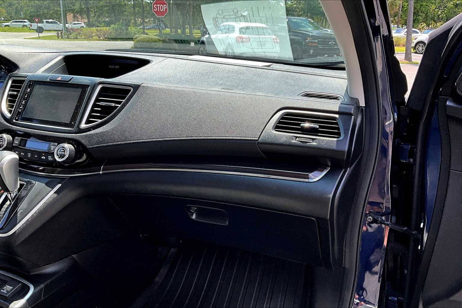 2015 Honda CR-V Touring photo 17
