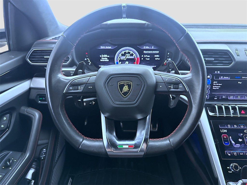 2019 Lamborghini Urus photo 10
