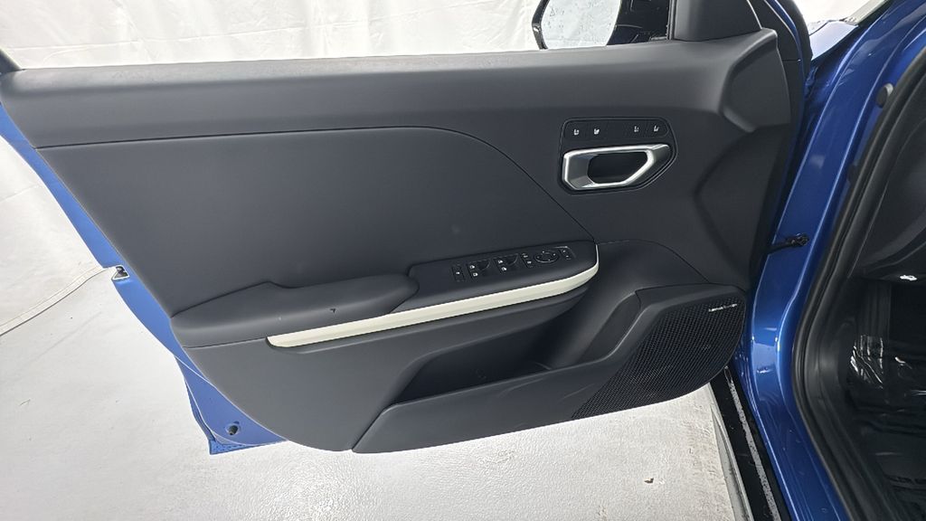 2025 Kia K4 GT-Line photo 16