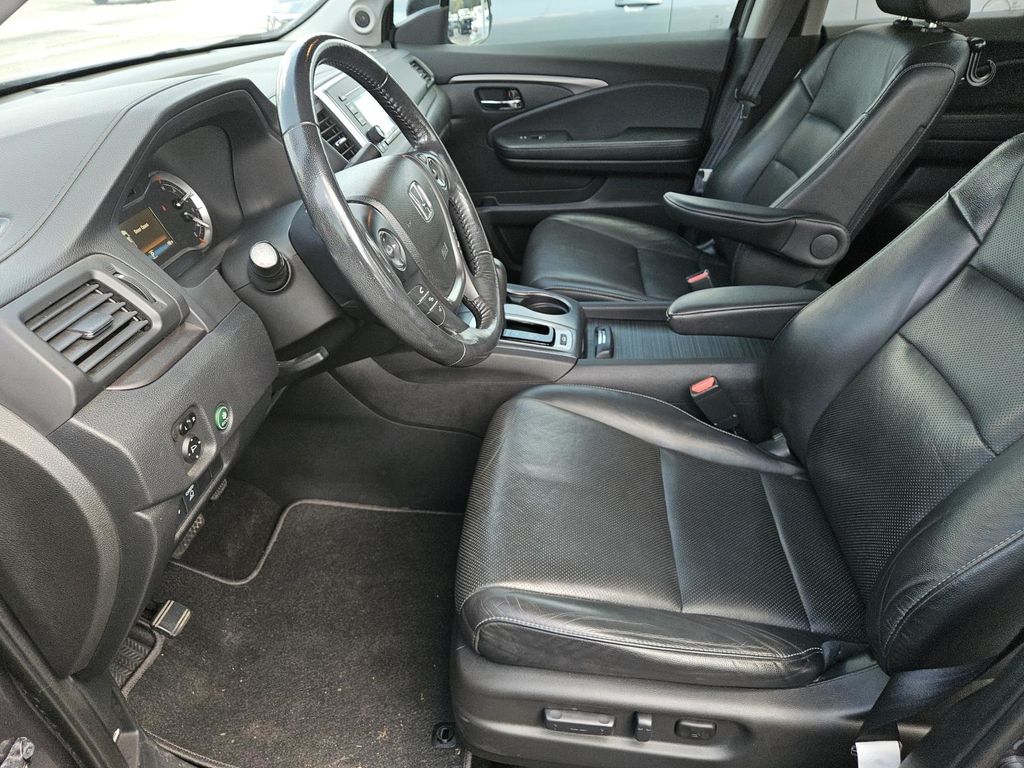 2017 Honda Ridgeline RTL photo 17