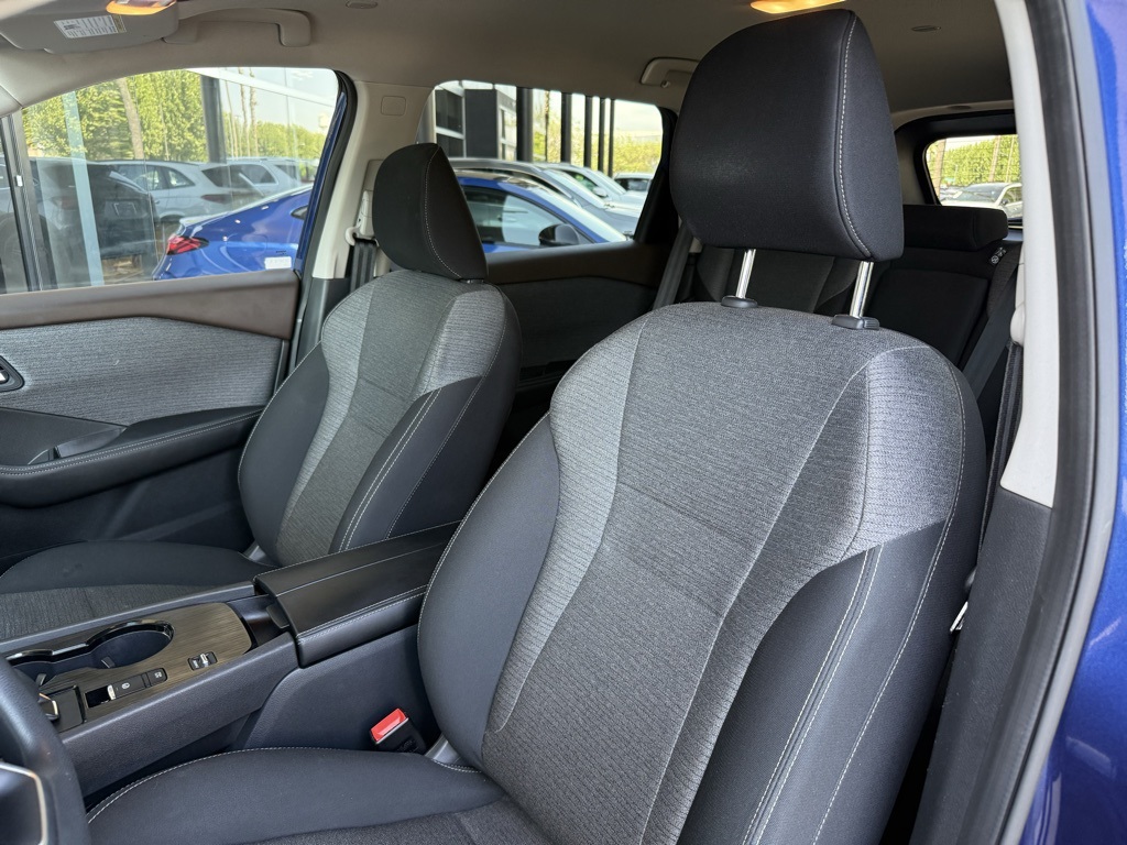 2023 Nissan Rogue SV photo 8
