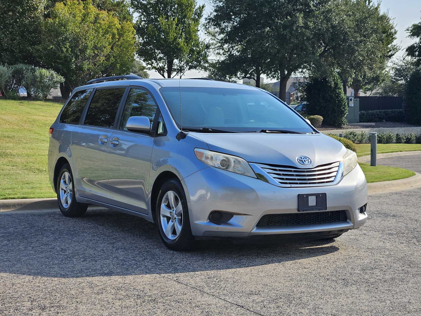2013 Toyota Sienna LE photo 2