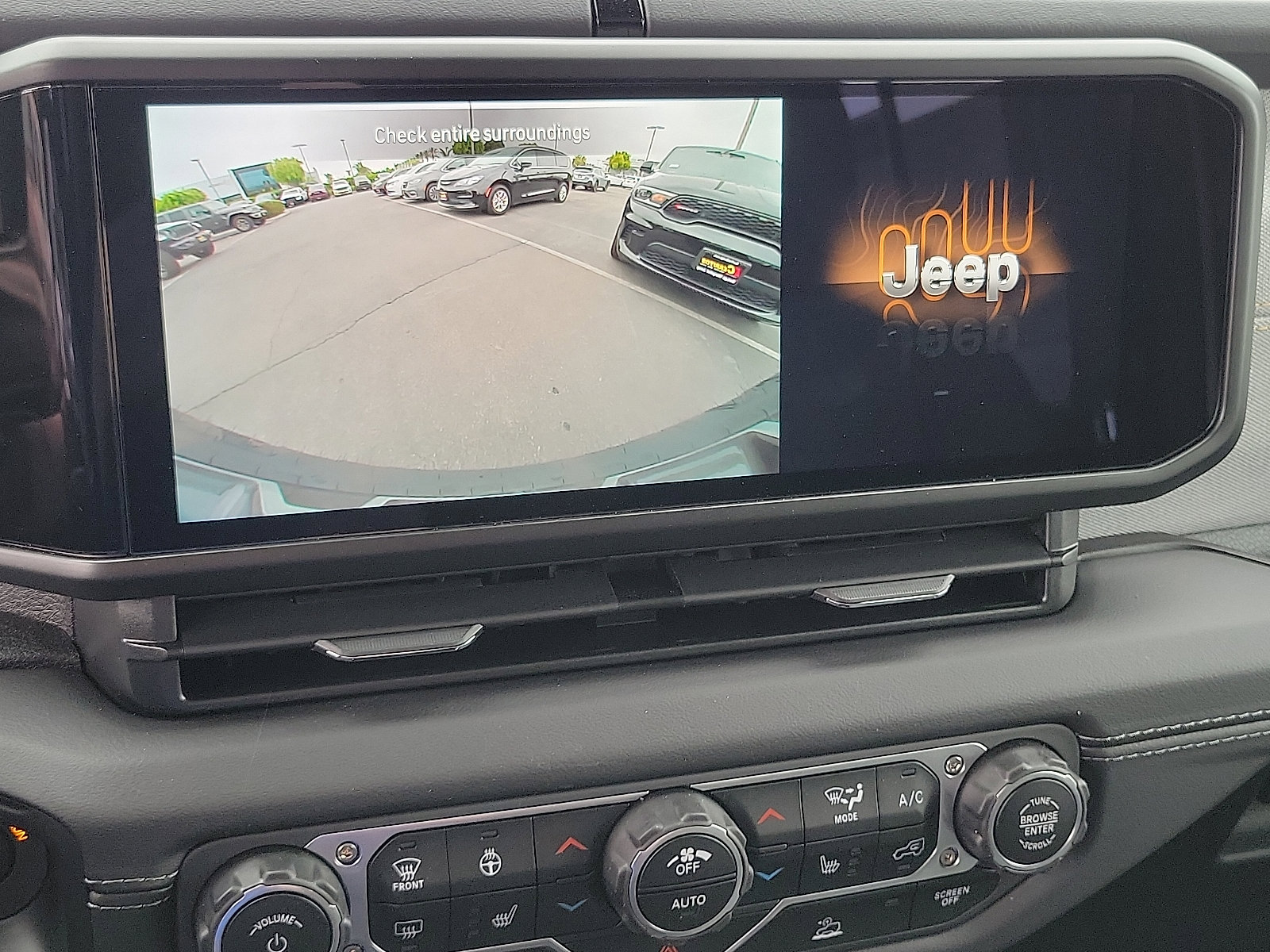 2025 Jeep Wrangler Sahara photo 9