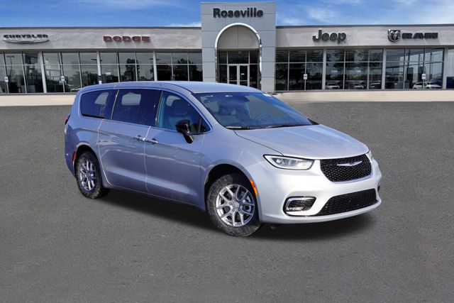 2026 Chrysler Pacifica Select's photo