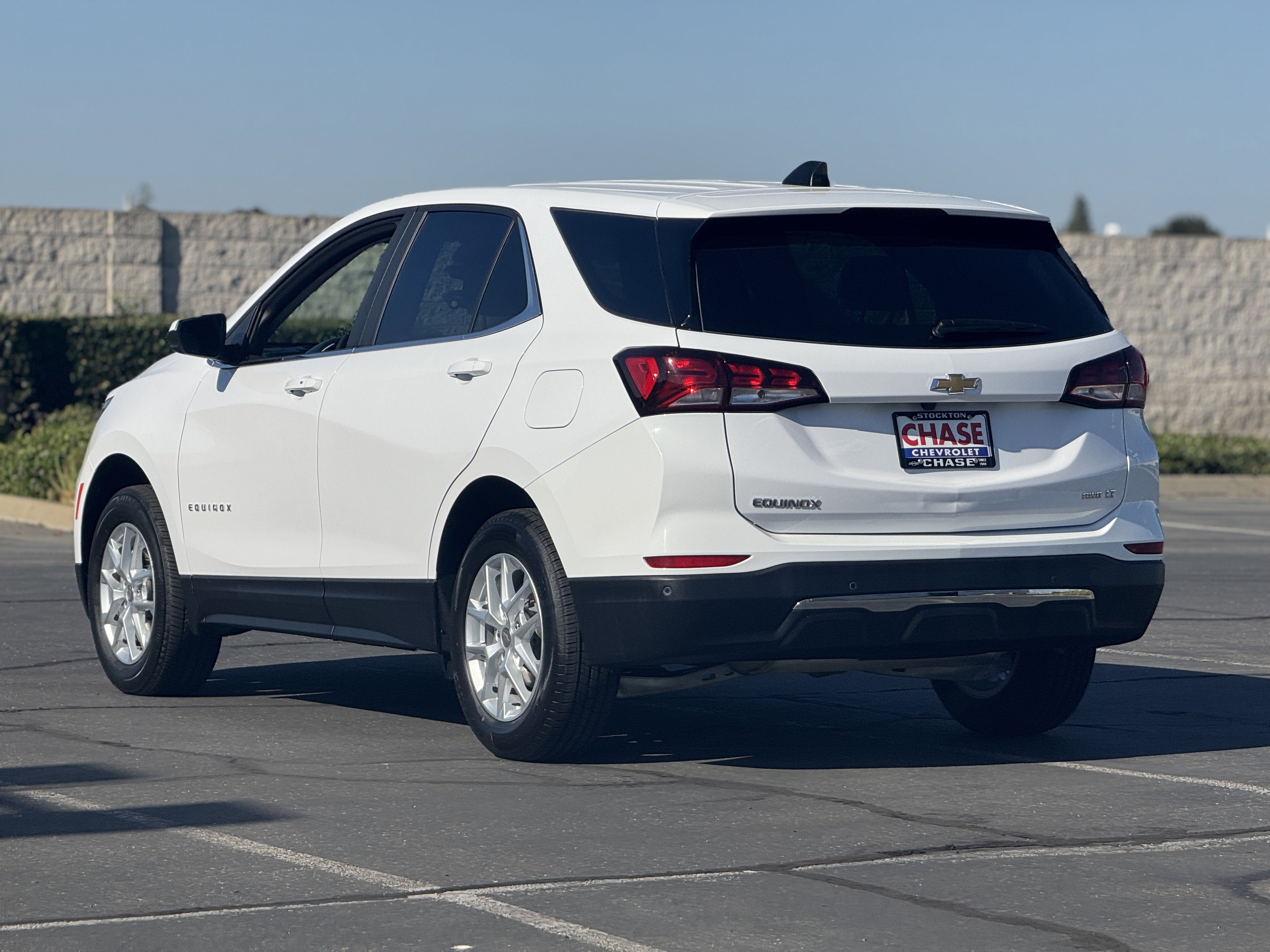 2024 Chevrolet Equinox LT photo 2