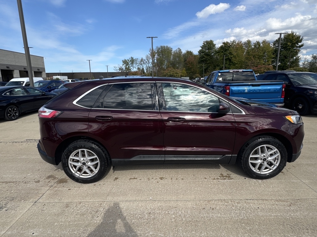 2024 Ford Edge SEL photo 2