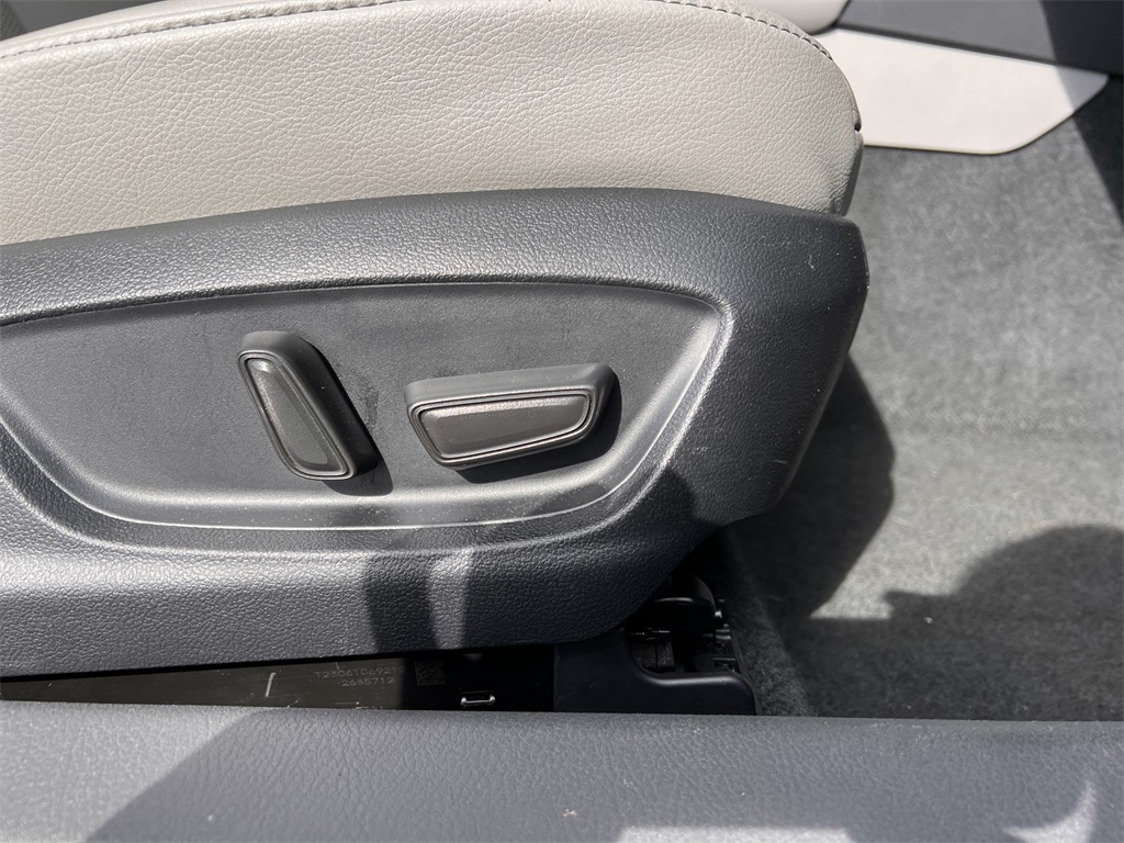2023 Toyota Camry XSE photo 14