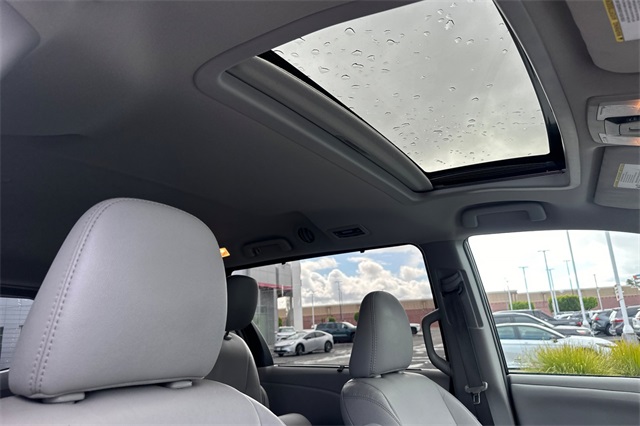 2018 Toyota Sienna XLE photo 18
