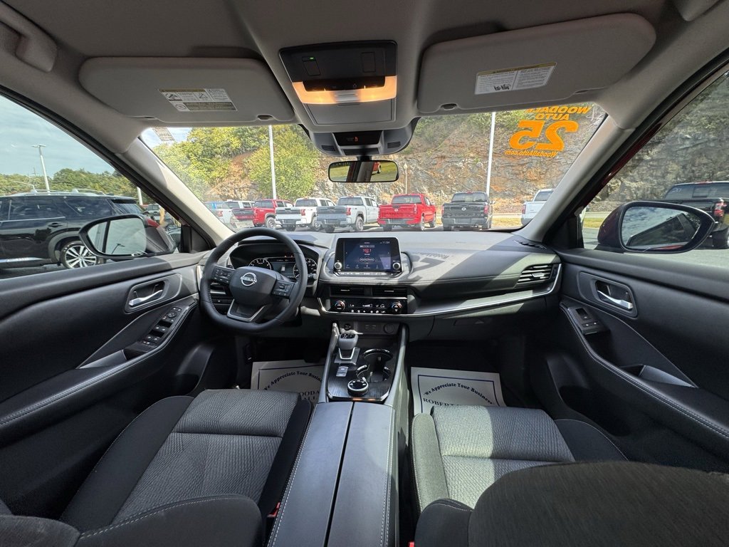 2025 Nissan Rogue SV photo 11