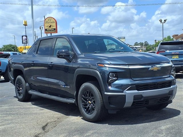 2025 Chevrolet Silverado EV LT photo 8