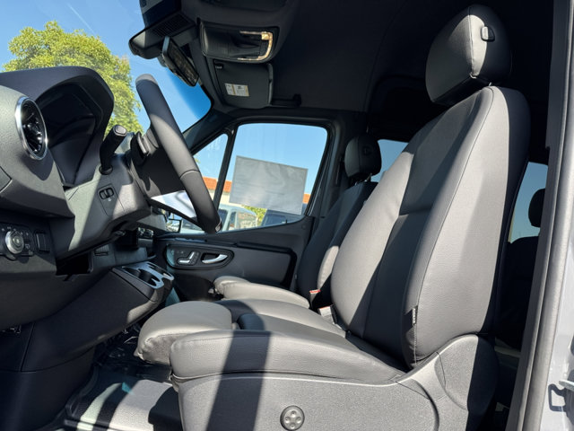 2026 Mercedes Benz Sprinter 2500 photo 2