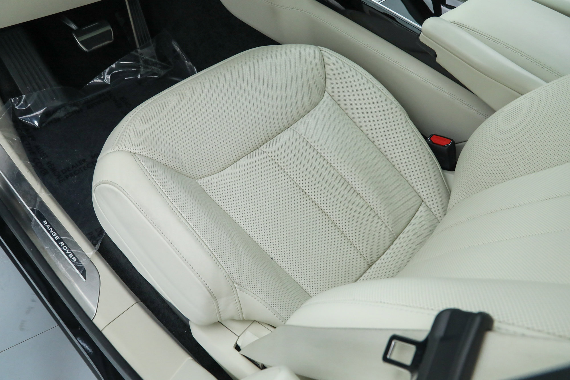 2024 Land Rover Range Rover SE photo 32