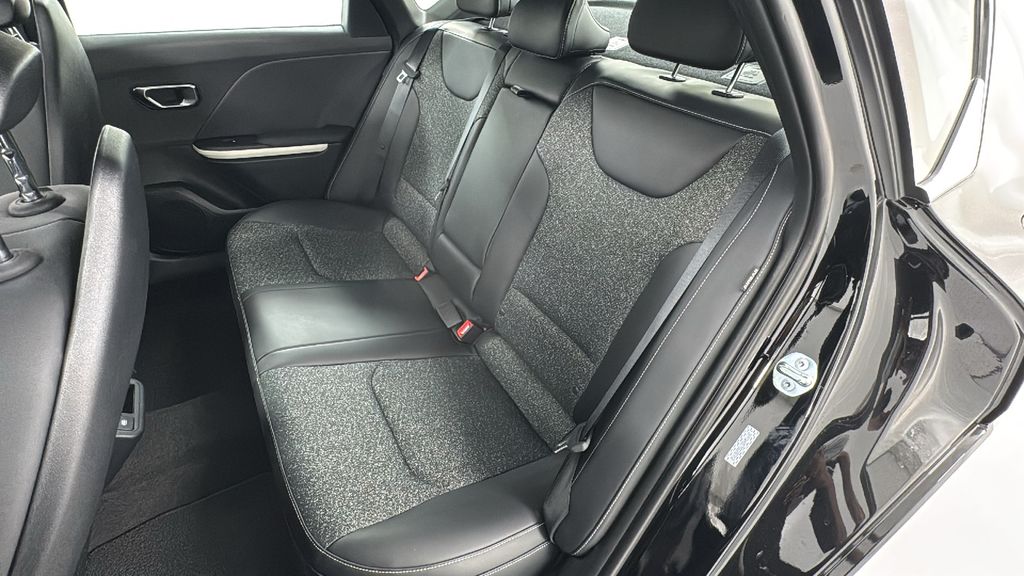 2025 Kia K4 GT-Line photo 12