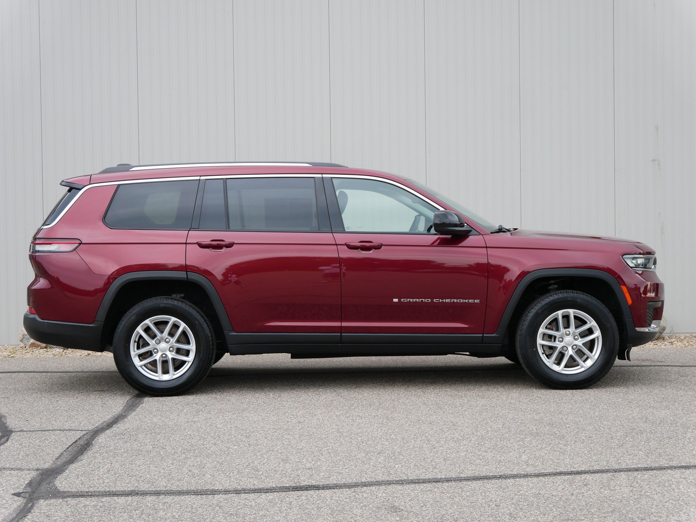 2023 Jeep Grand Cherokee Laredo photo 6