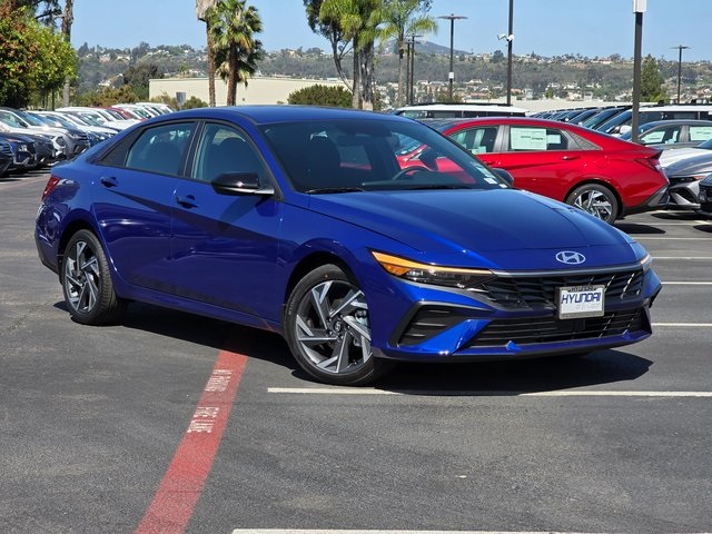2025 Hyundai Elantra SEL Sport photo 2