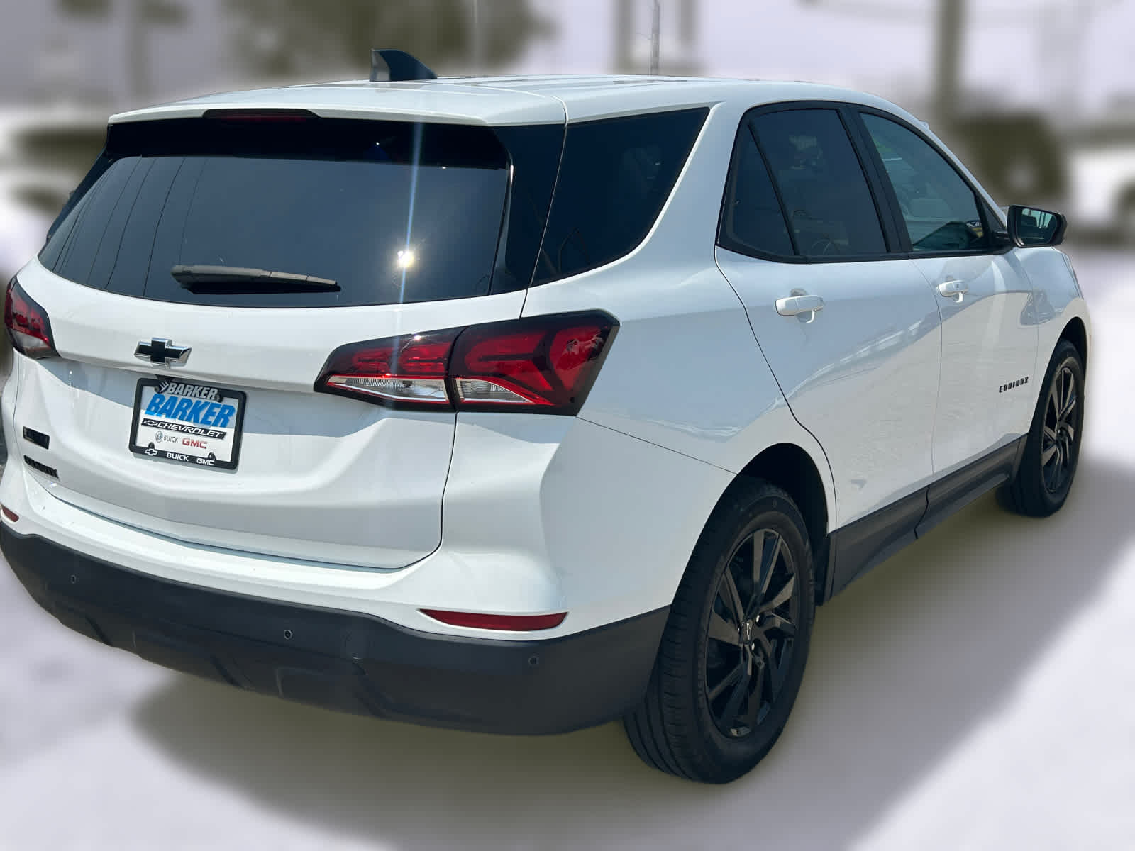 2023 Chevrolet Equinox LS photo 2