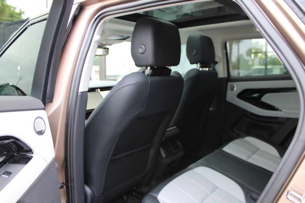 2024 Land Rover Range Rover Evoque Dynamic SE photo 26
