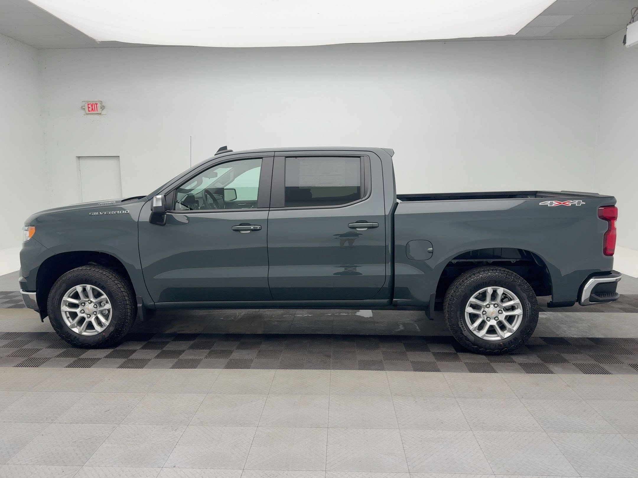 2025 Chevrolet Silverado 1500 LT photo 2