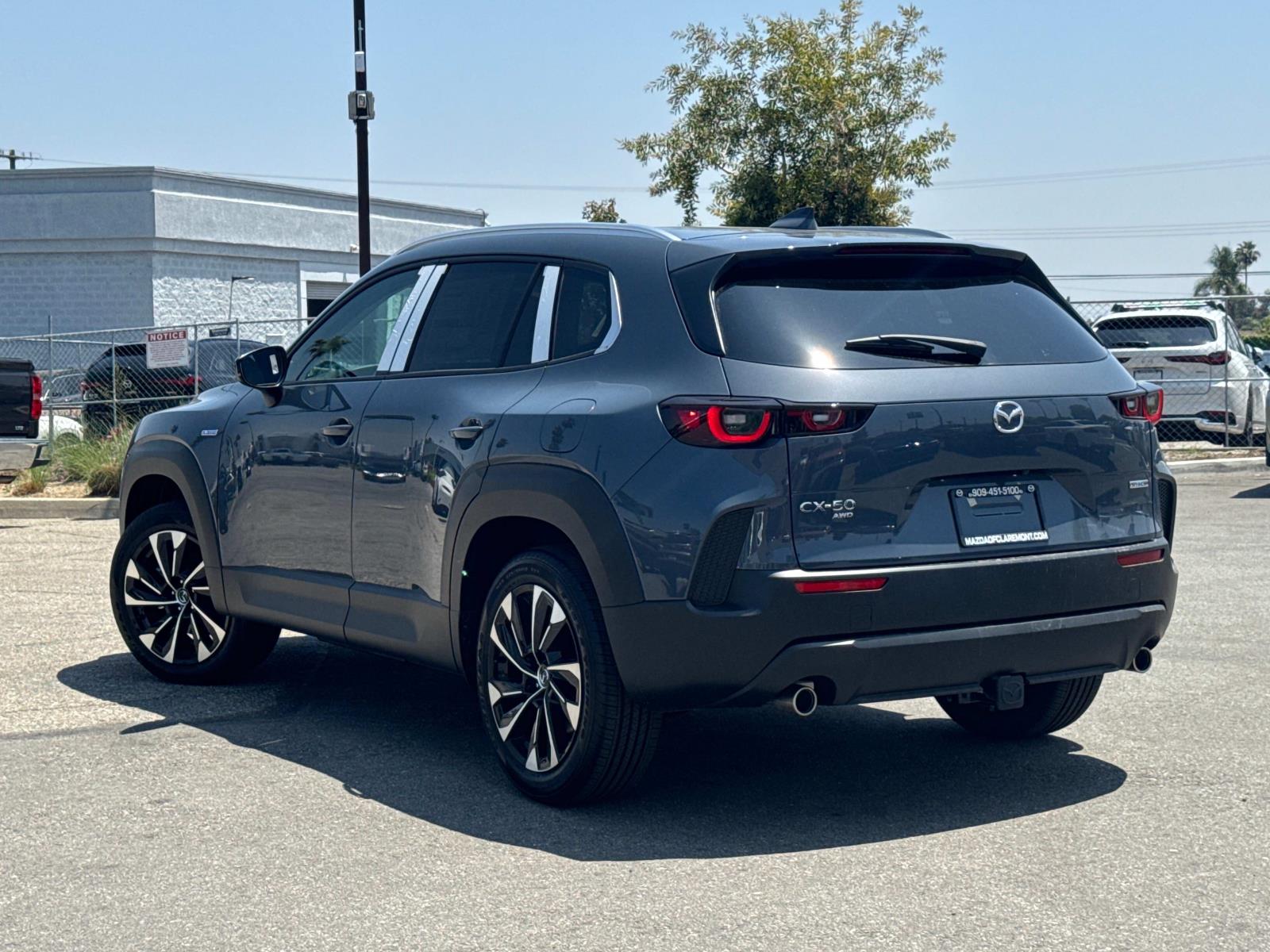 2025 Mazda CX-50 Premium Plus photo 4