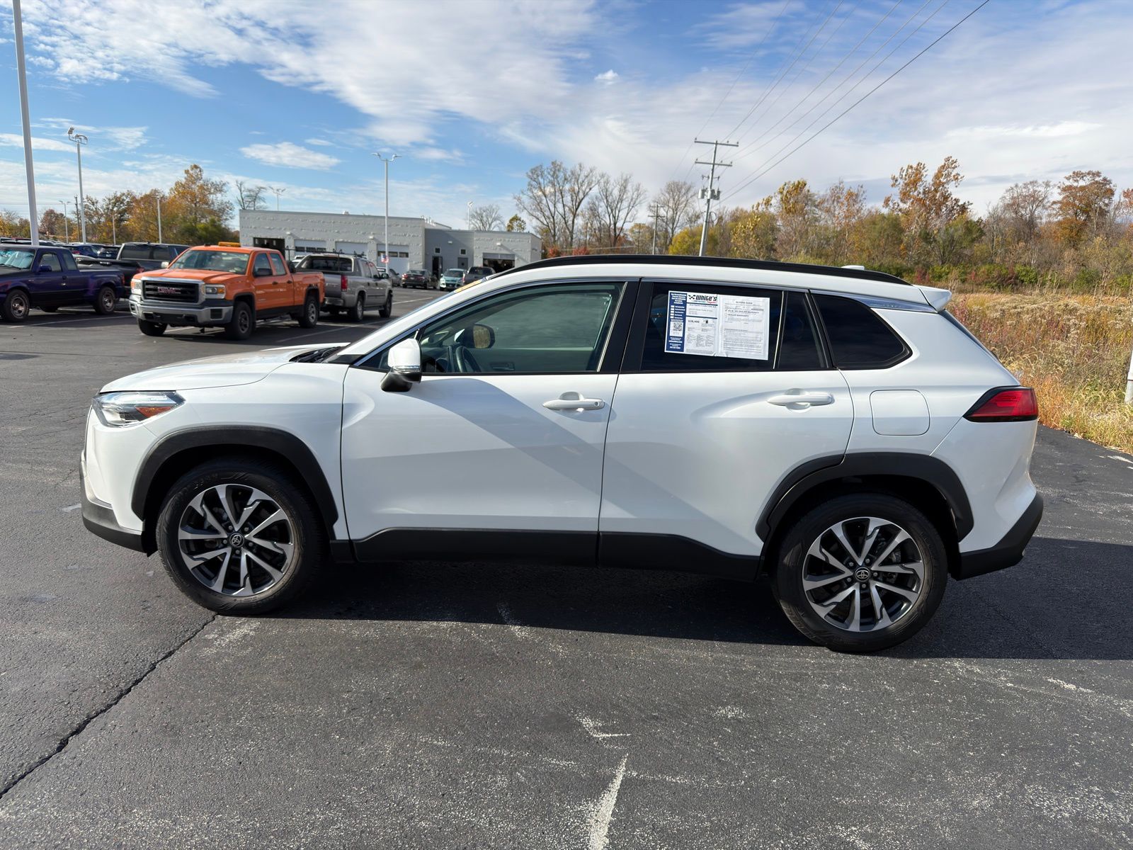 2022 Toyota Corolla Cross XLE photo 3