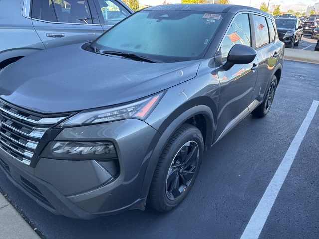 2024 Nissan Rogue SV photo 3