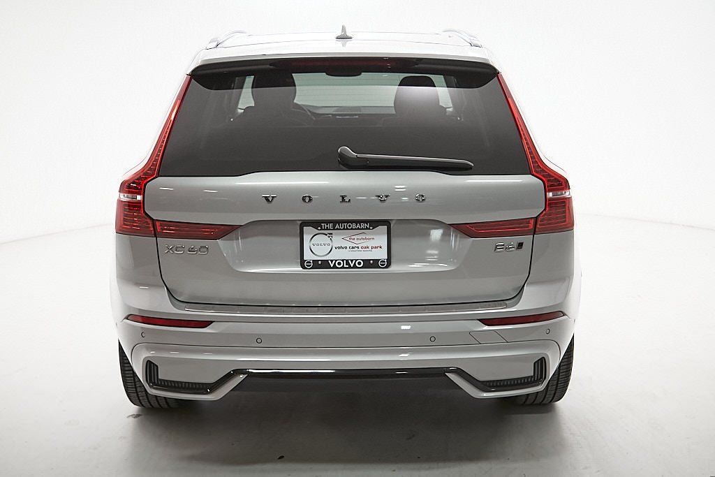2023 VOLVO XC60 - Image 7