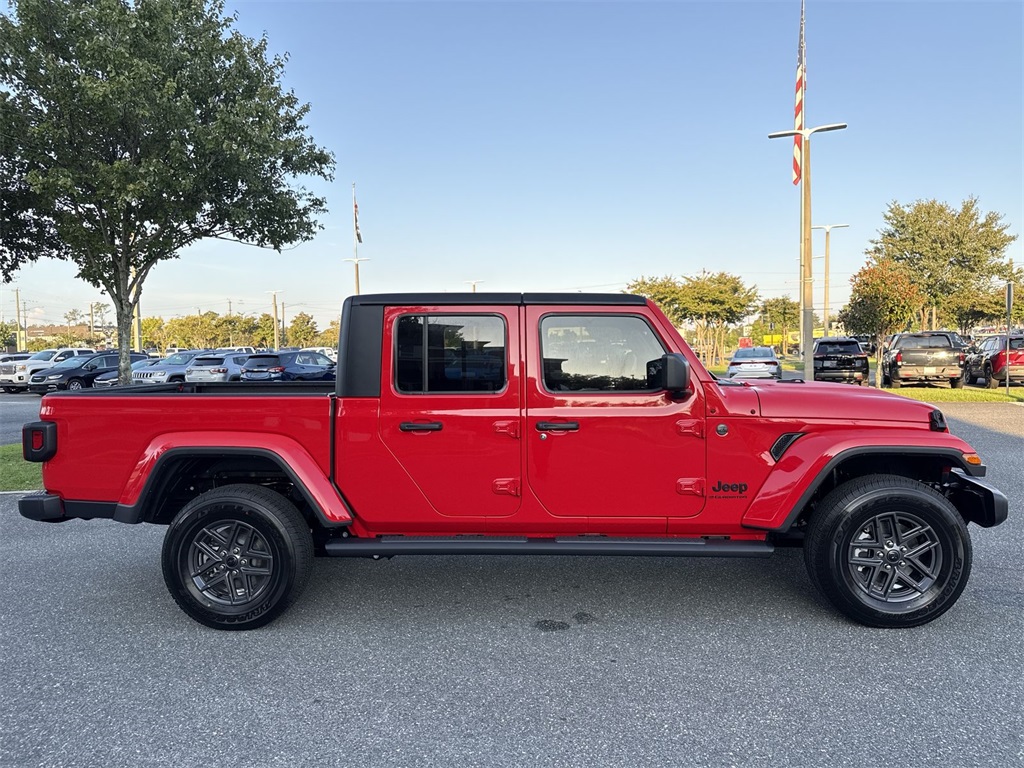 2025 Jeep Gladiator Sport S photo 2