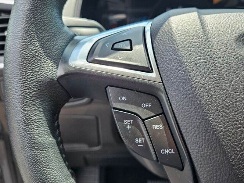 2024 Ford Edge Titanium photo 23