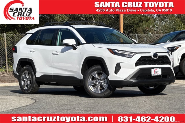 2025 Toyota RAV4 XLE's photo