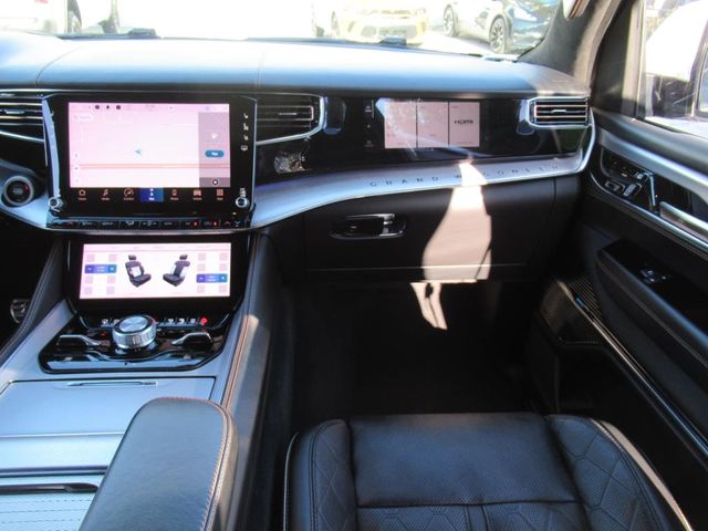 2022 Jeep Grand Wagoneer III photo 13