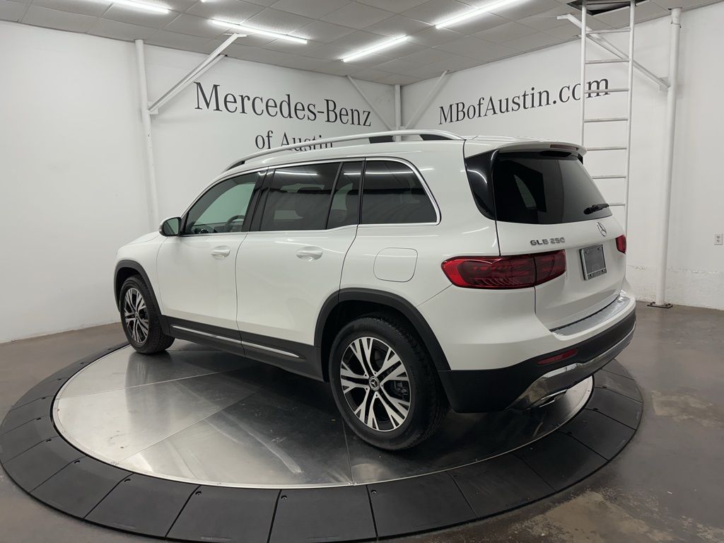 2025 Mercedes Benz GLB 250 photo 5
