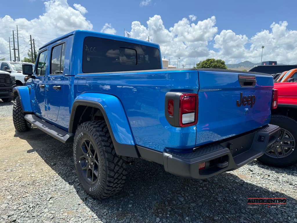 2025 Jeep Gladiator Sport photo 2
