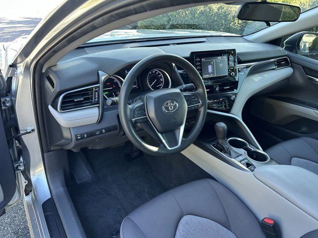 2022 Toyota Camry Hybrid LE photo 4