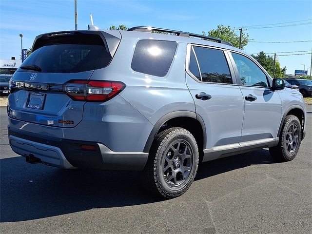 2025 Honda Pilot TrailSport photo 5
